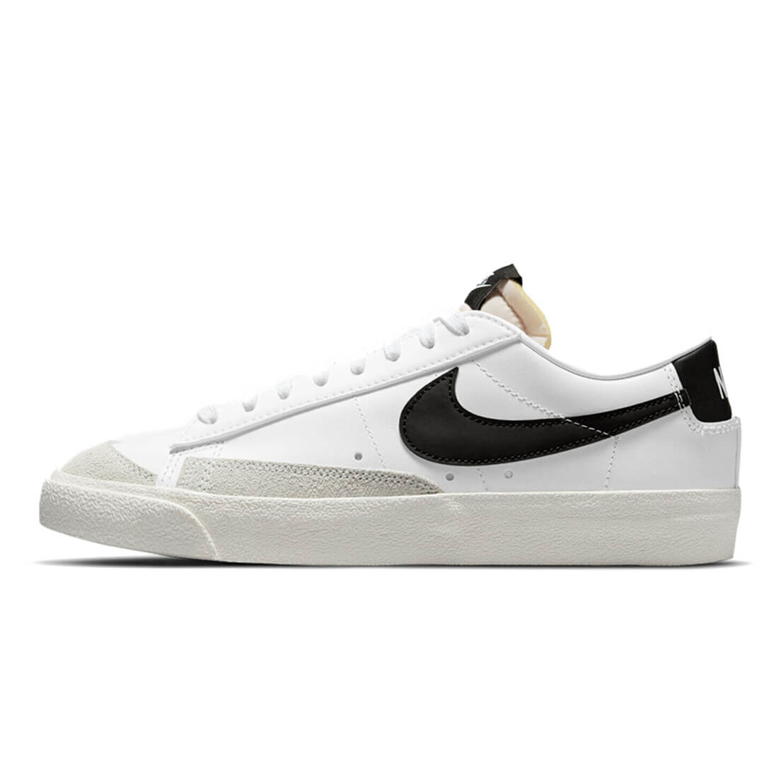 Nike blazer 2025 low white sneakers